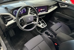 harmaa Audi Q4 e-tron 2025 kuva 6.