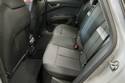 harmaa Audi Q4 e-tron 2025 kuva 8.