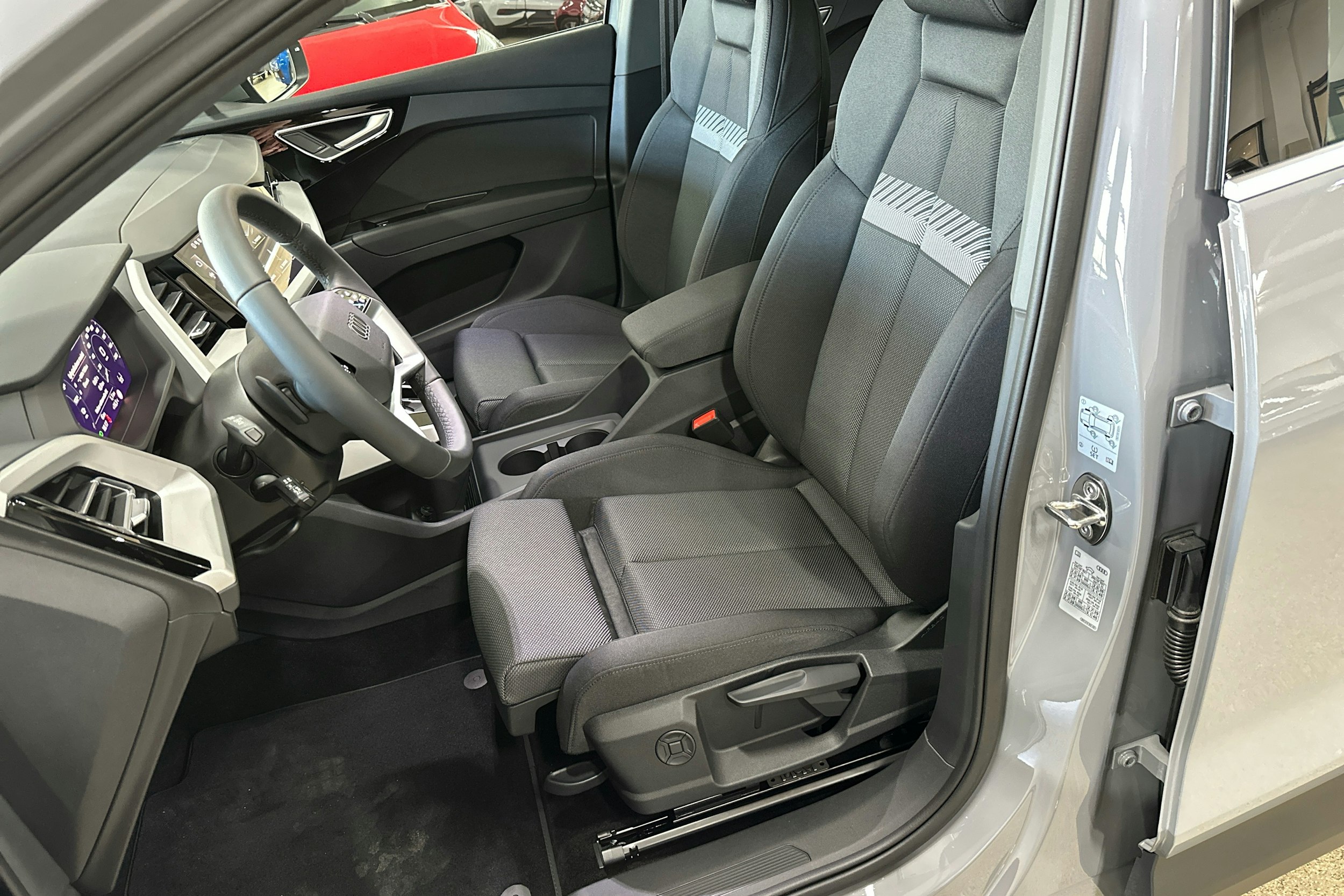 harmaa Audi Q4 e-tron 2025 kuva 11.