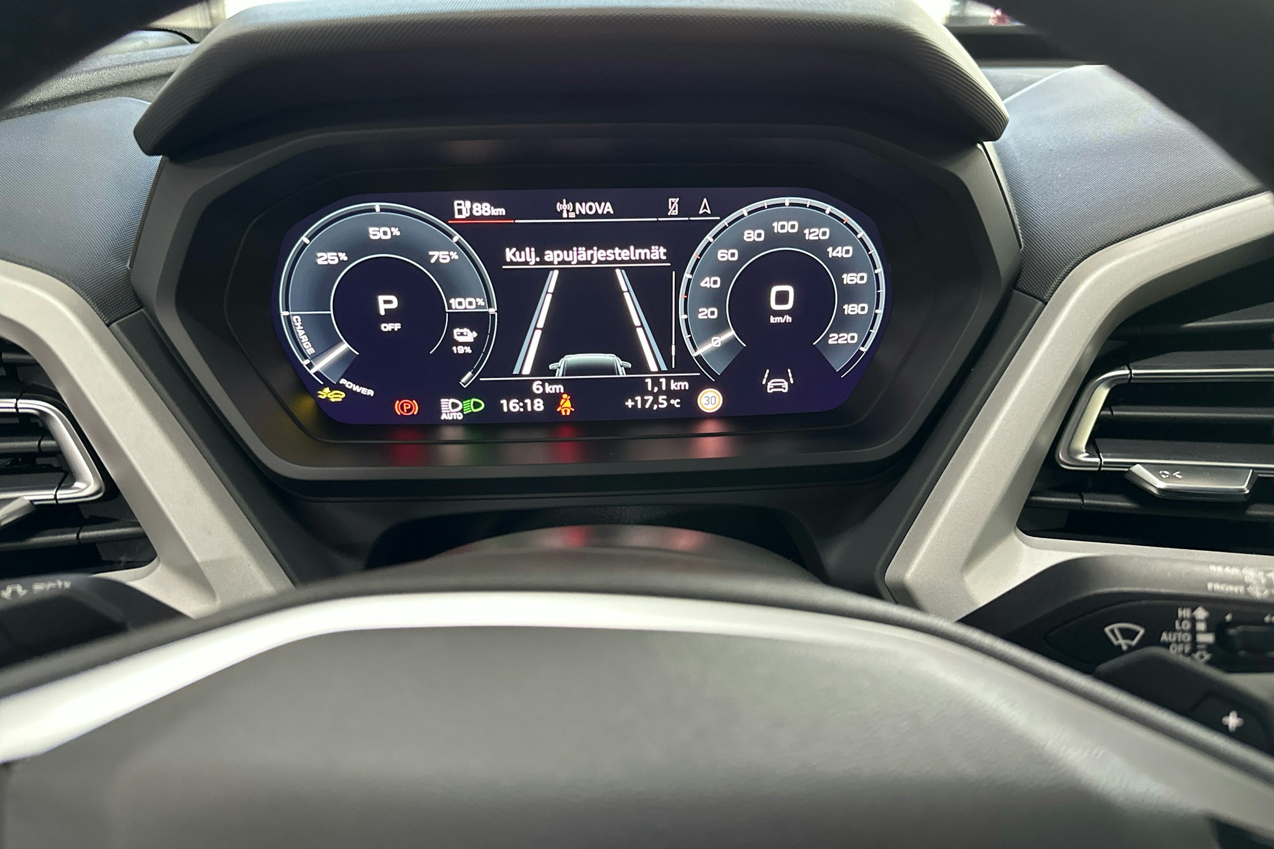 harmaa Audi Q4 e-tron 2025 kuva 12.