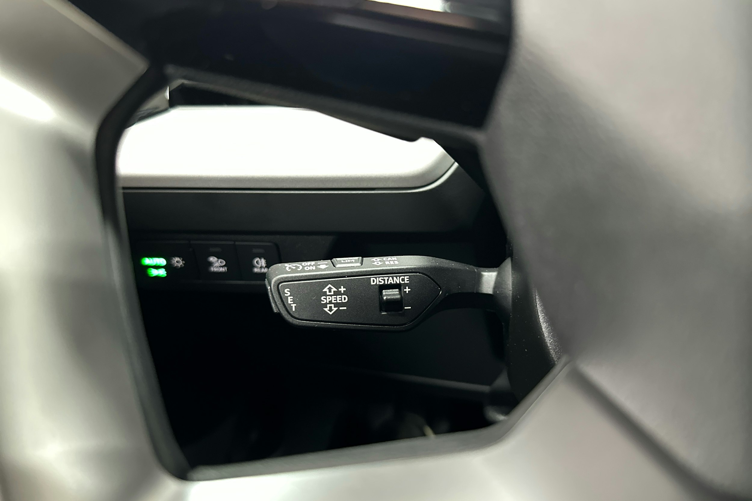 harmaa Audi Q4 e-tron 2025 kuva 13.