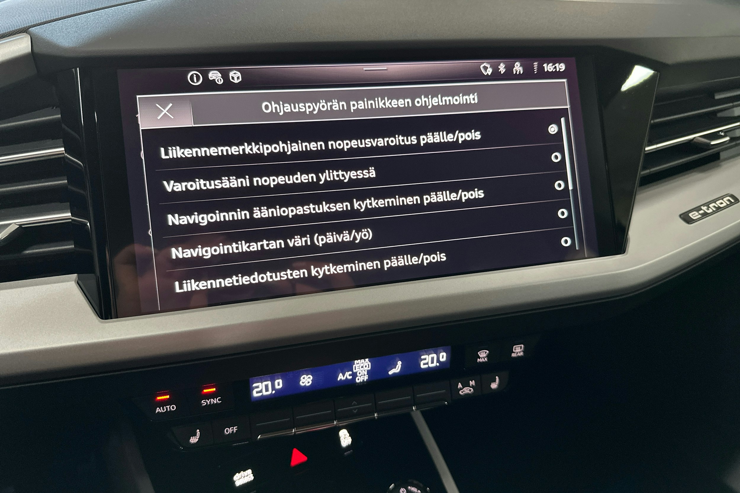 harmaa Audi Q4 e-tron 2025 kuva 16.