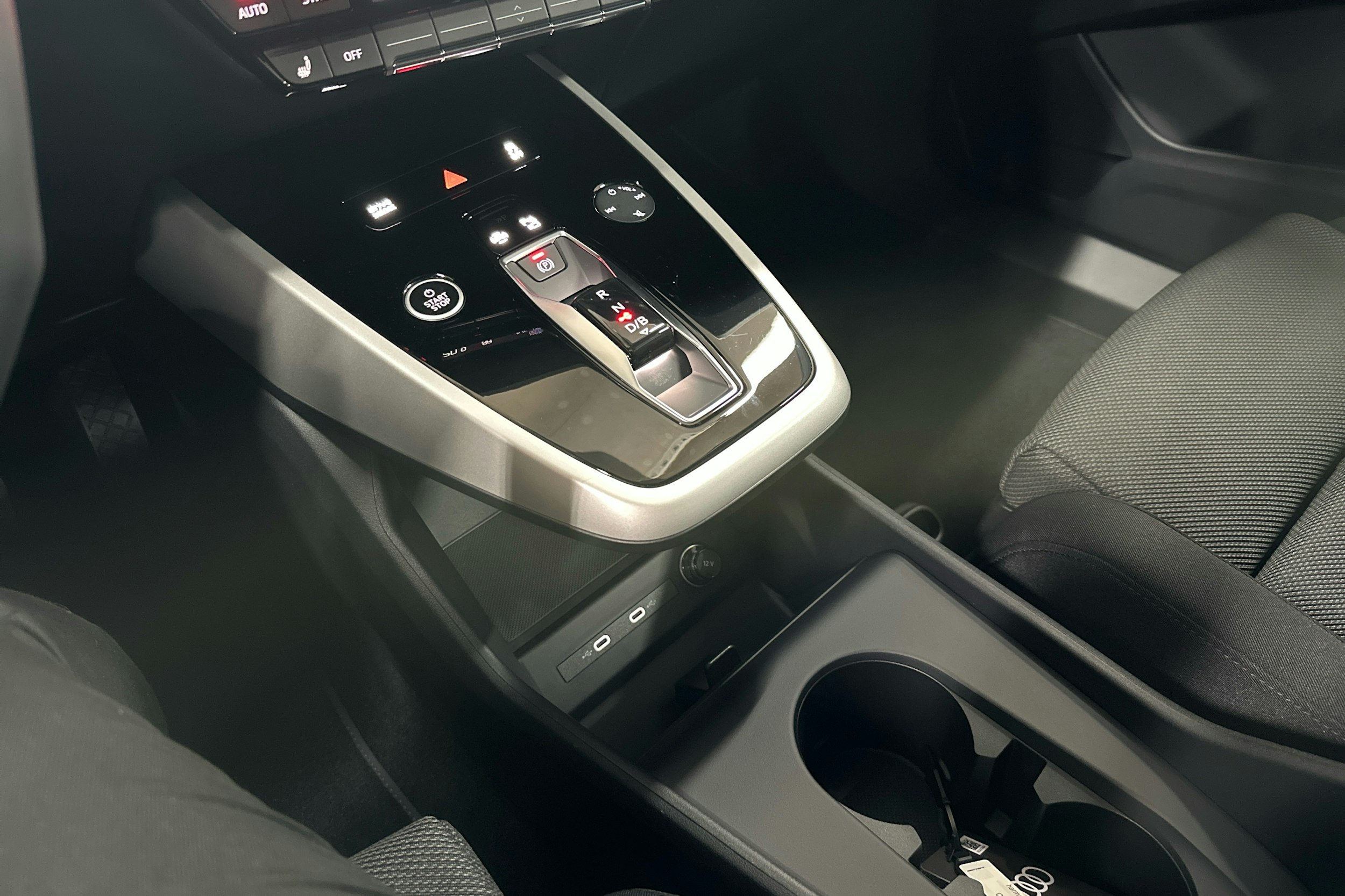 harmaa Audi Q4 e-tron 2025 kuva 18.