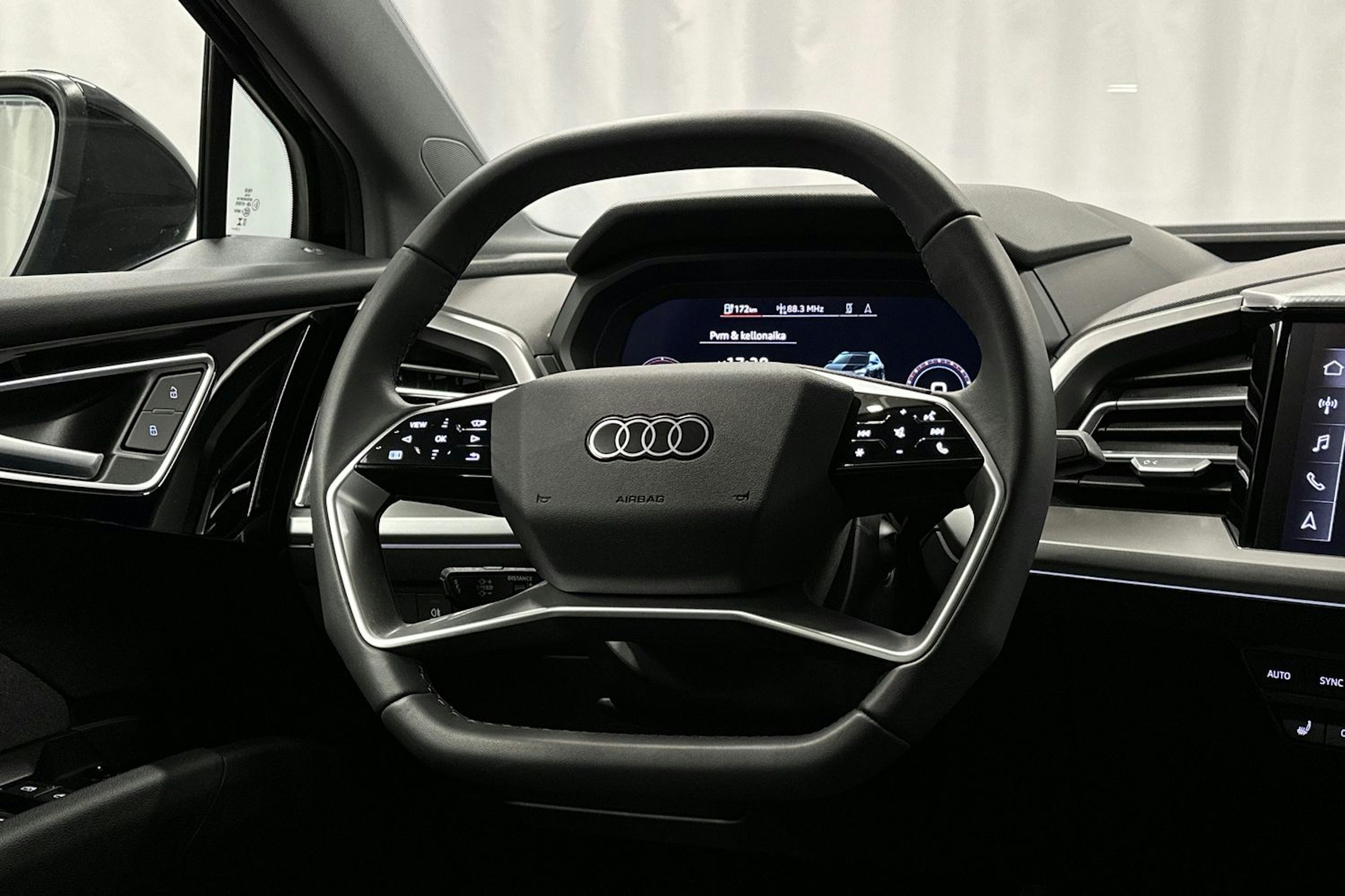 musta Audi Q4 e-tron 2025 kuva 14.