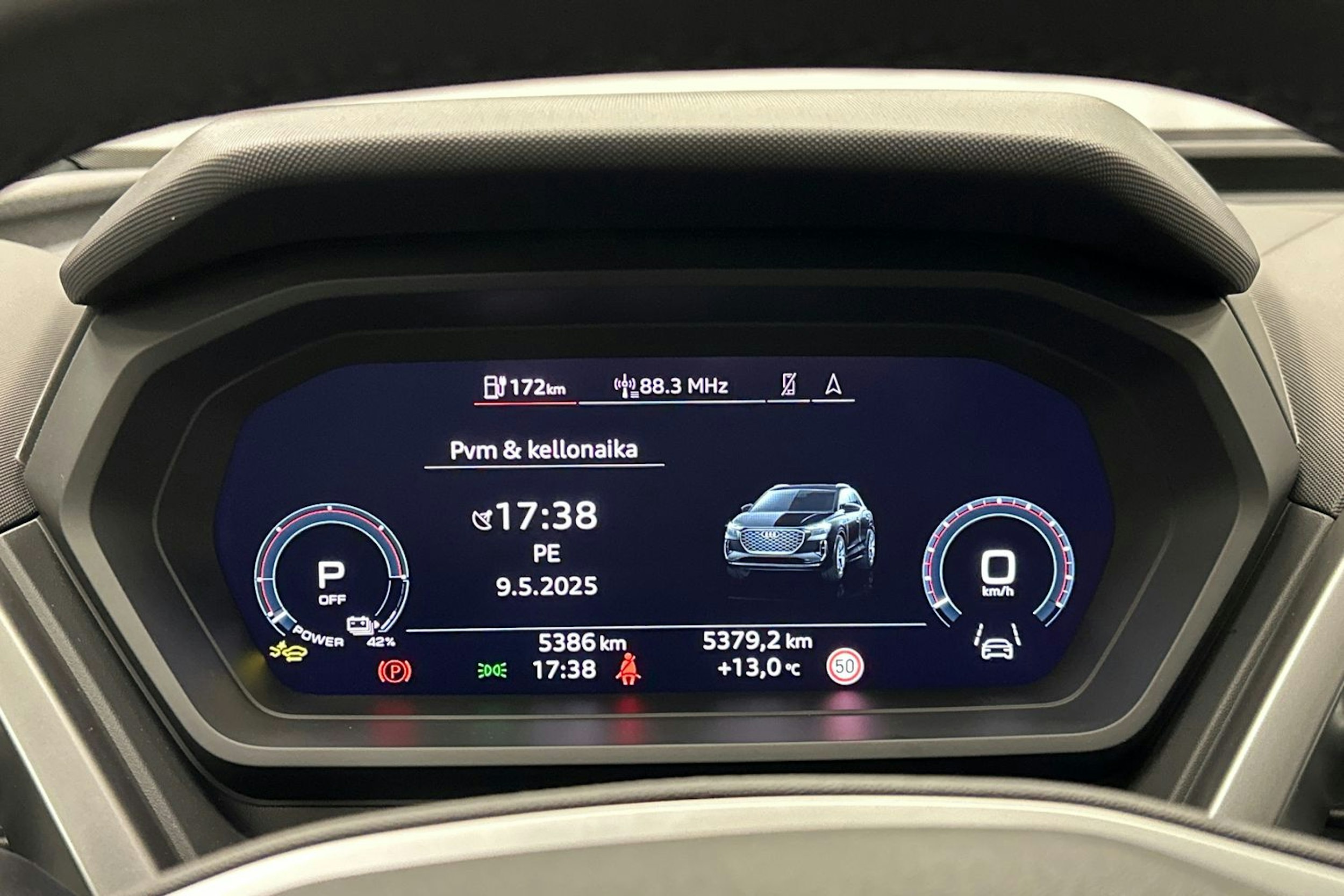 musta Audi Q4 e-tron 2025 kuva 17.