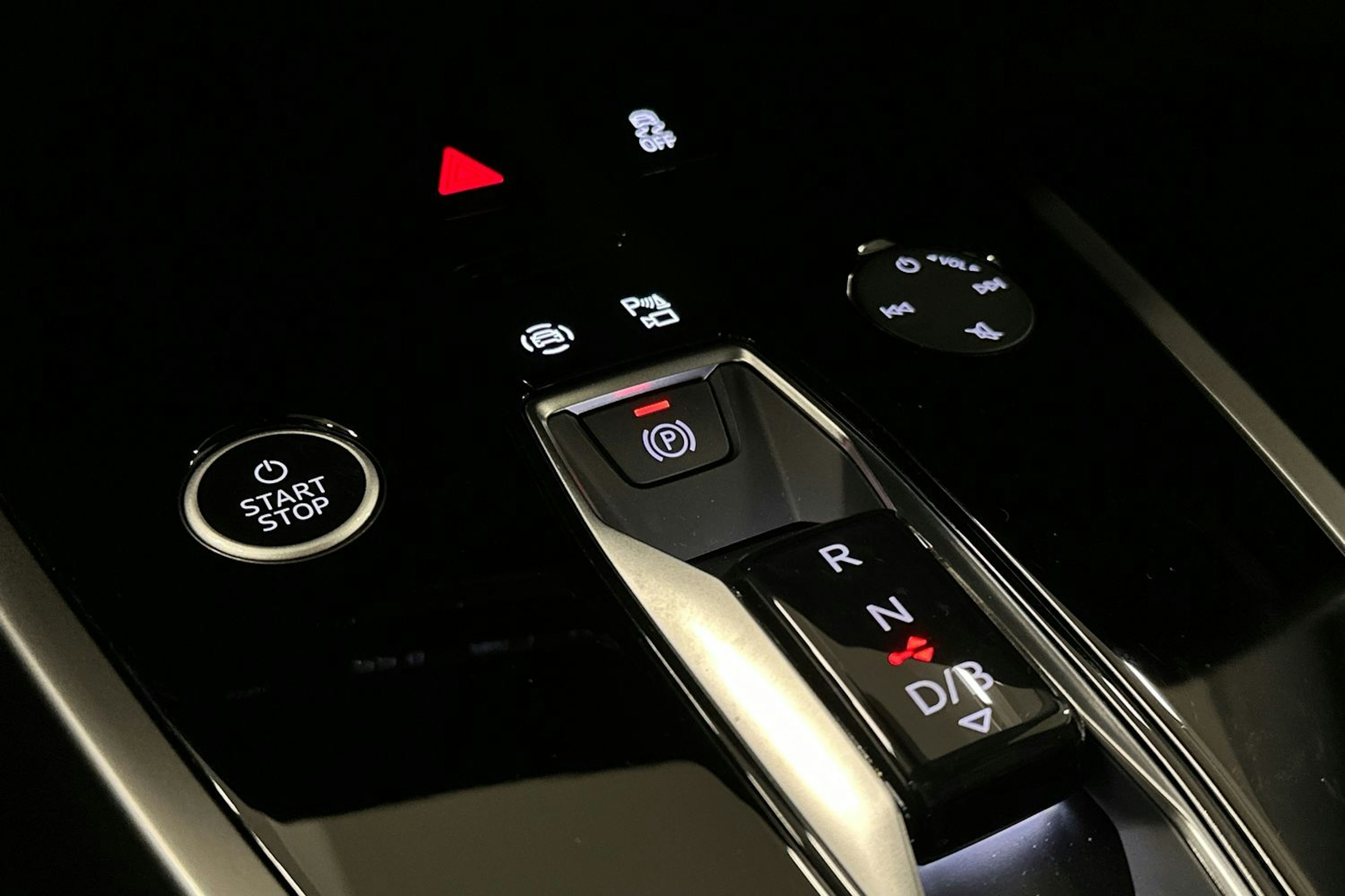 musta Audi Q4 e-tron 2025 kuva 21.