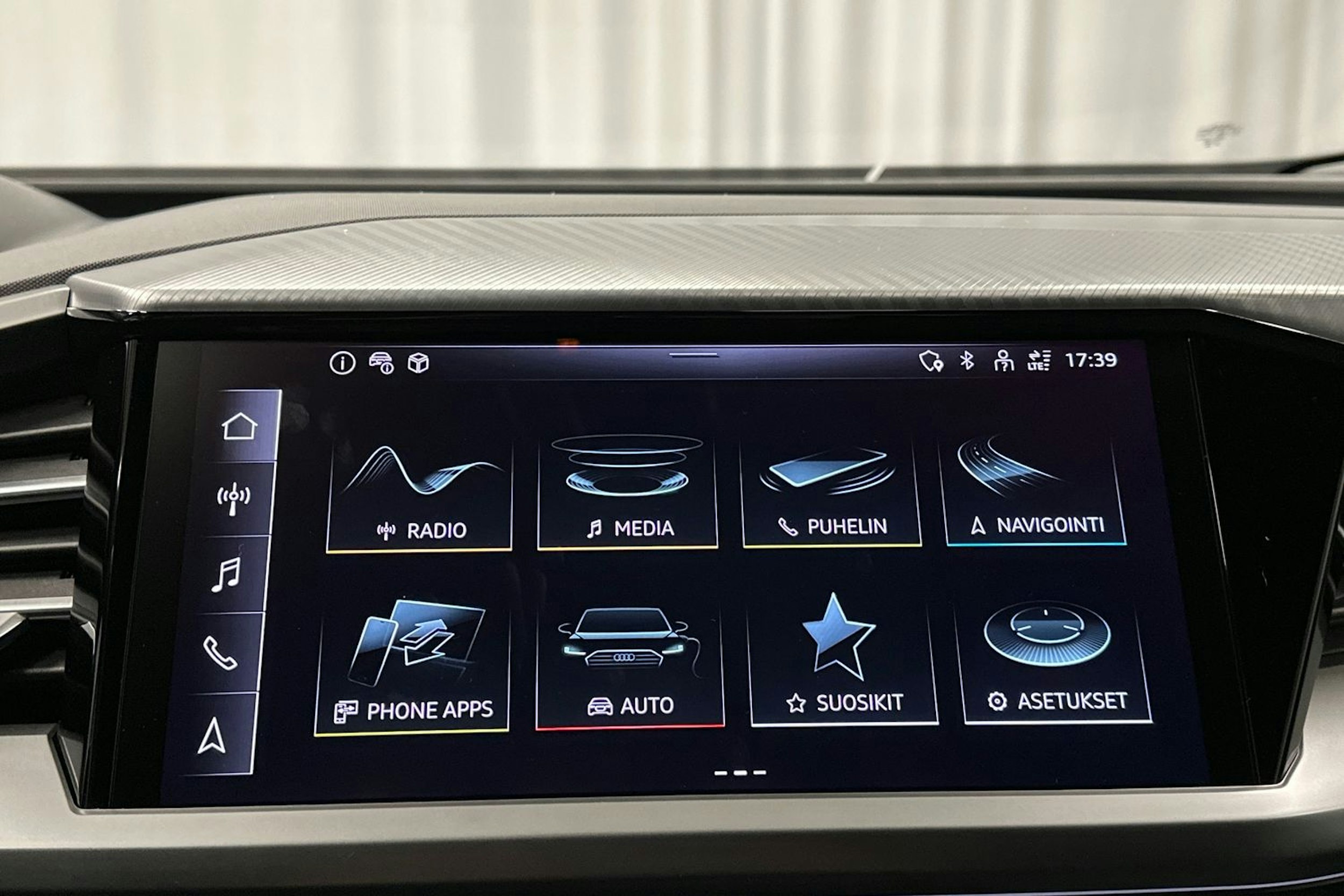 musta Audi Q4 e-tron 2025 kuva 23.