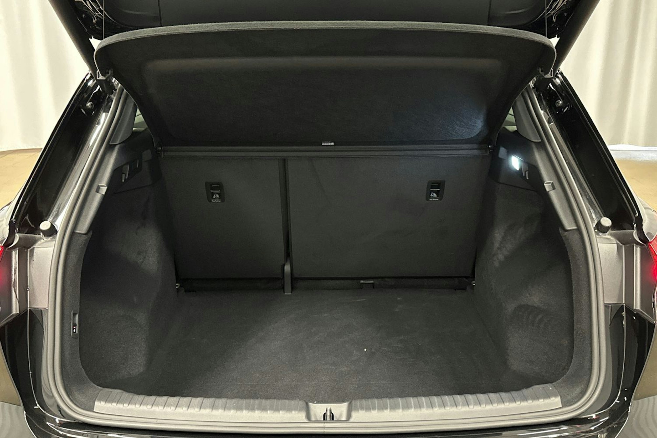 musta Audi Q4 e-tron 2025 kuva 31.