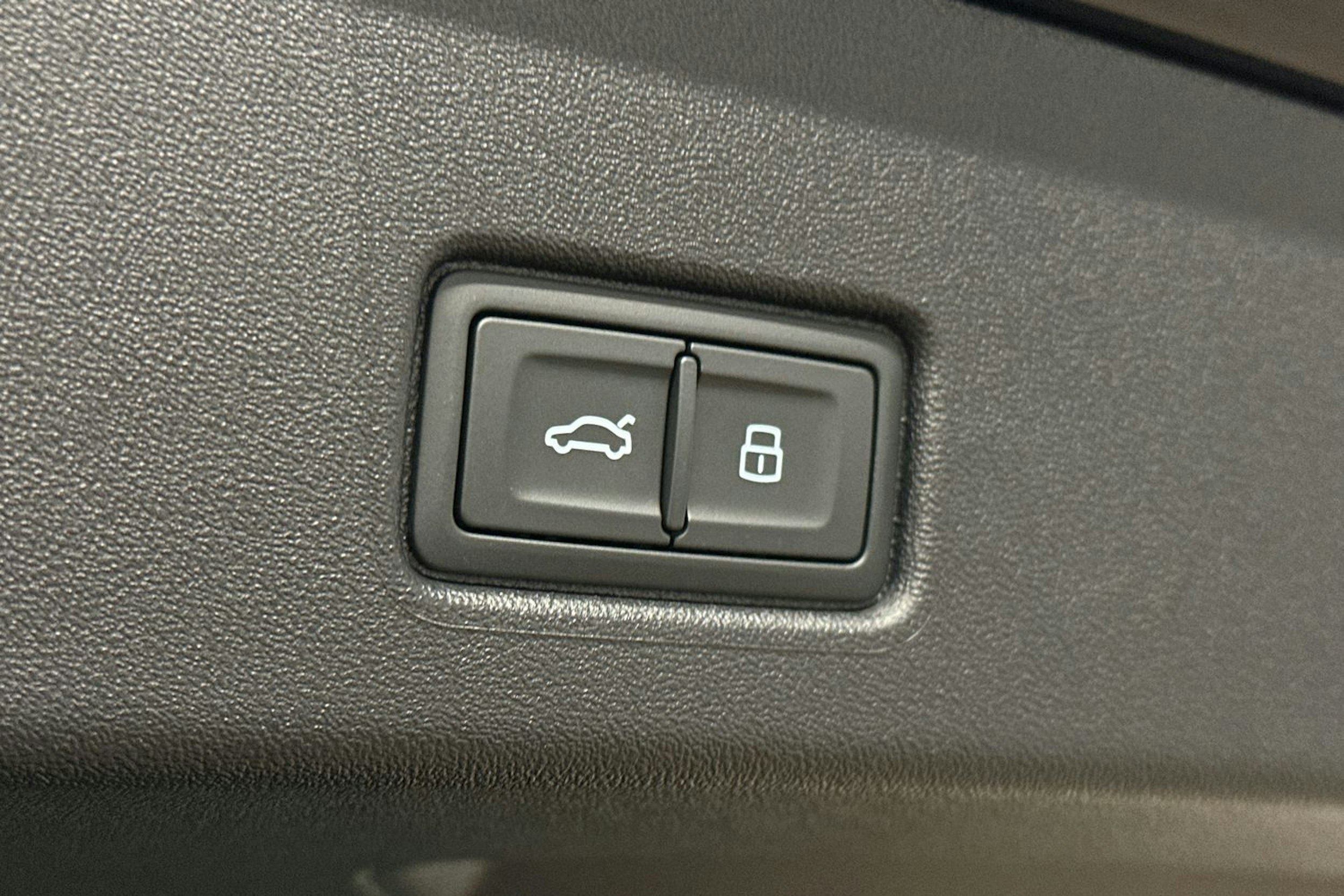 musta Audi Q4 e-tron 2025 kuva 32.