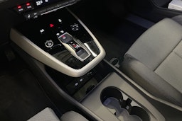 met. harmaa Audi Q4 e-tron 2025 kuva 12.
