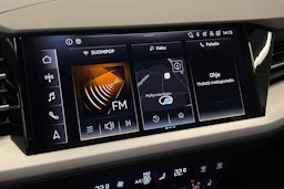 met. harmaa Audi Q4 e-tron 2025 kuva 15.