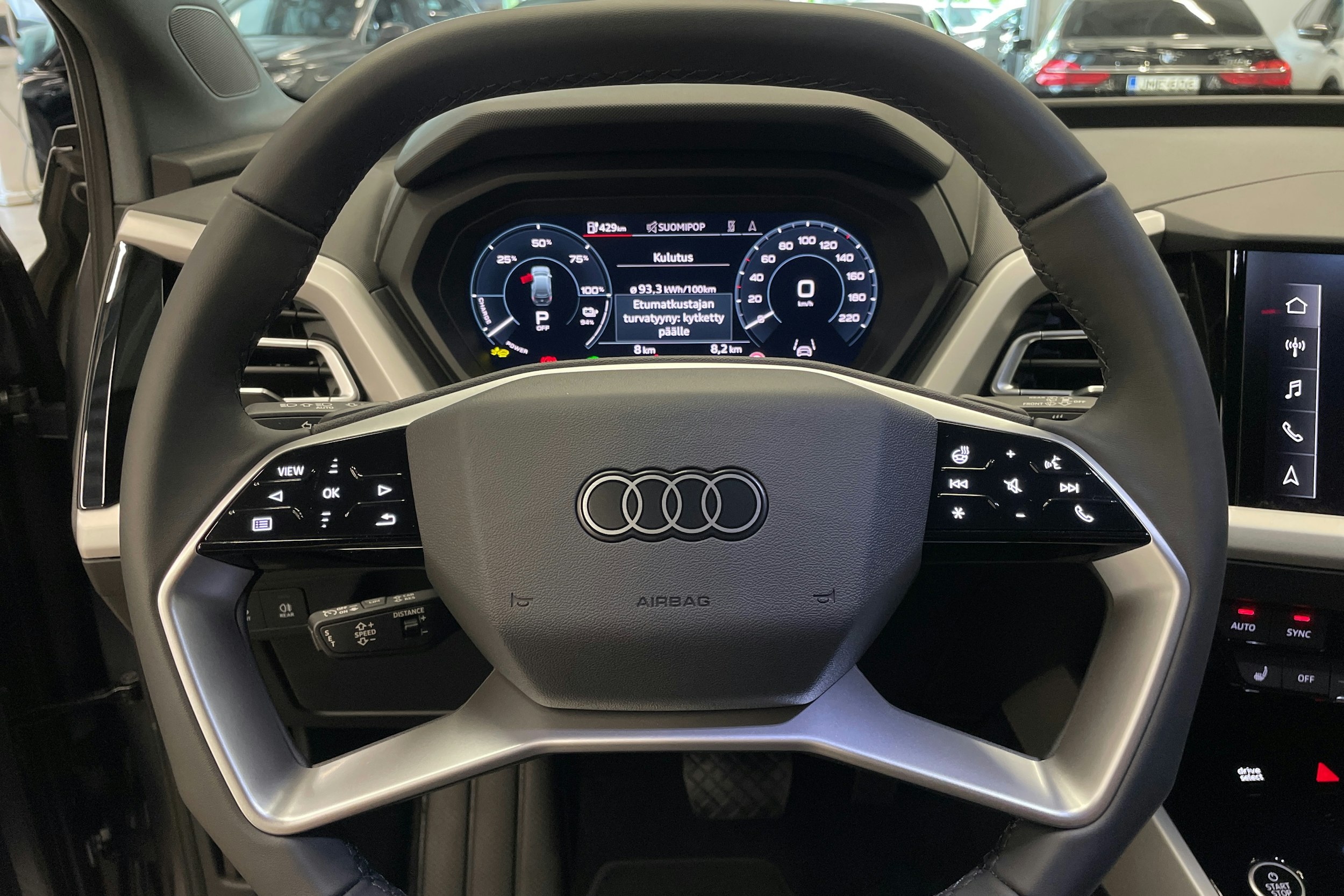 met. harmaa Audi Q4 e-tron 2025 kuva 17.