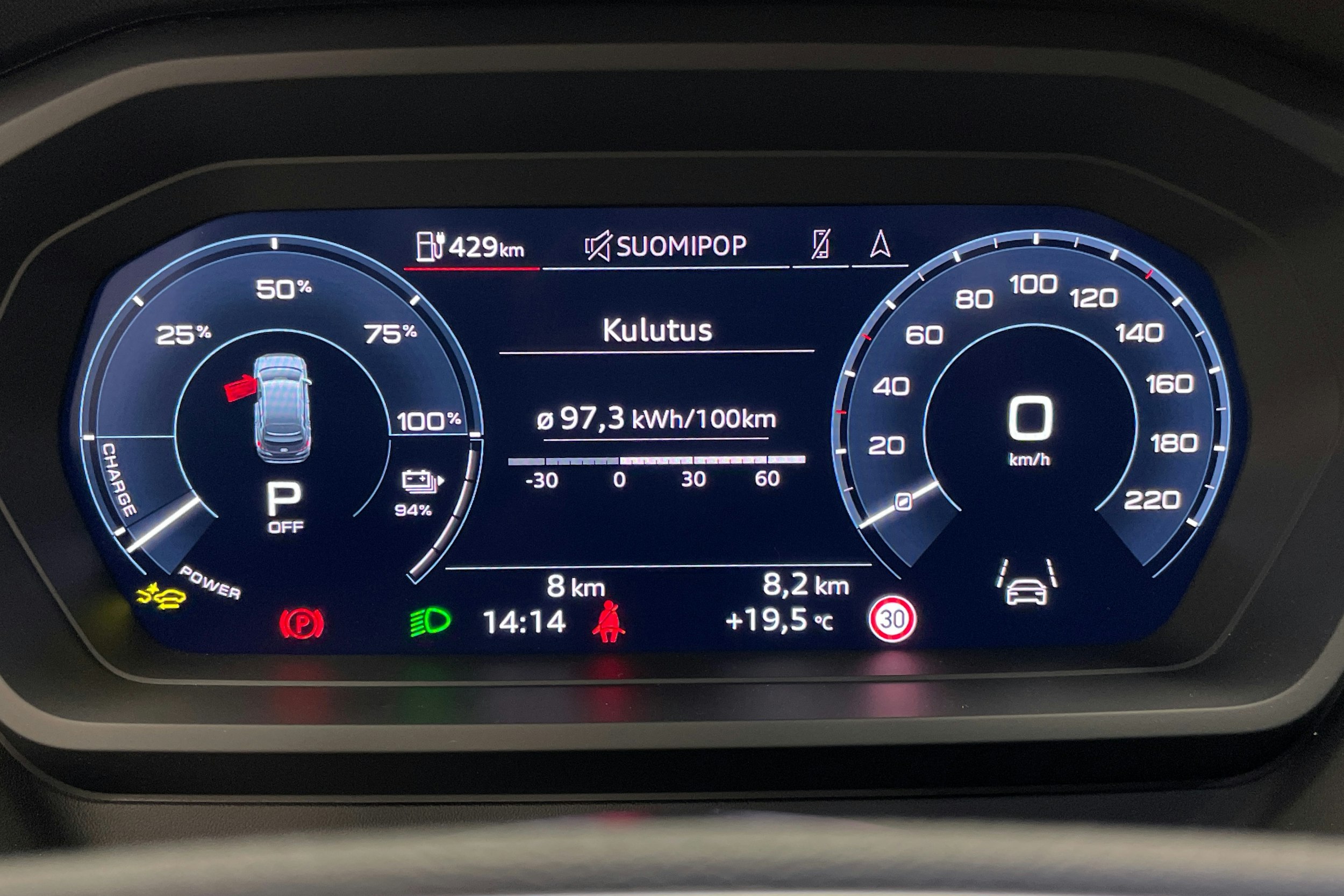 met. harmaa Audi Q4 e-tron 2025 kuva 21.