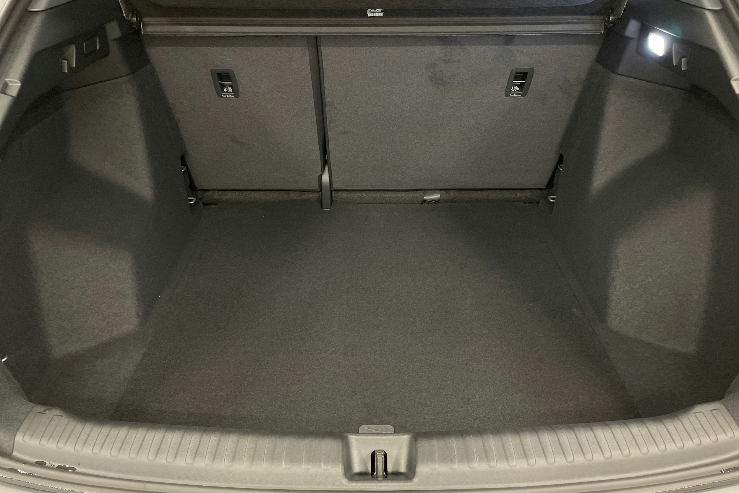 met. harmaa Audi Q4 e-tron 2025 kuva 23.