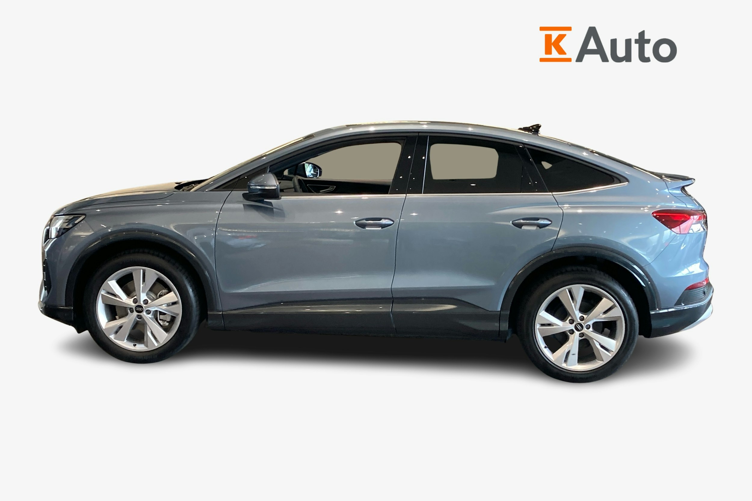 sininen Audi Q4 e-tron 2025 kuva 5.