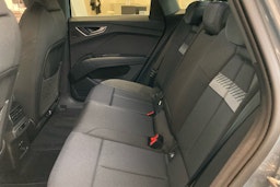 sininen Audi Q4 e-tron 2025 kuva 8.