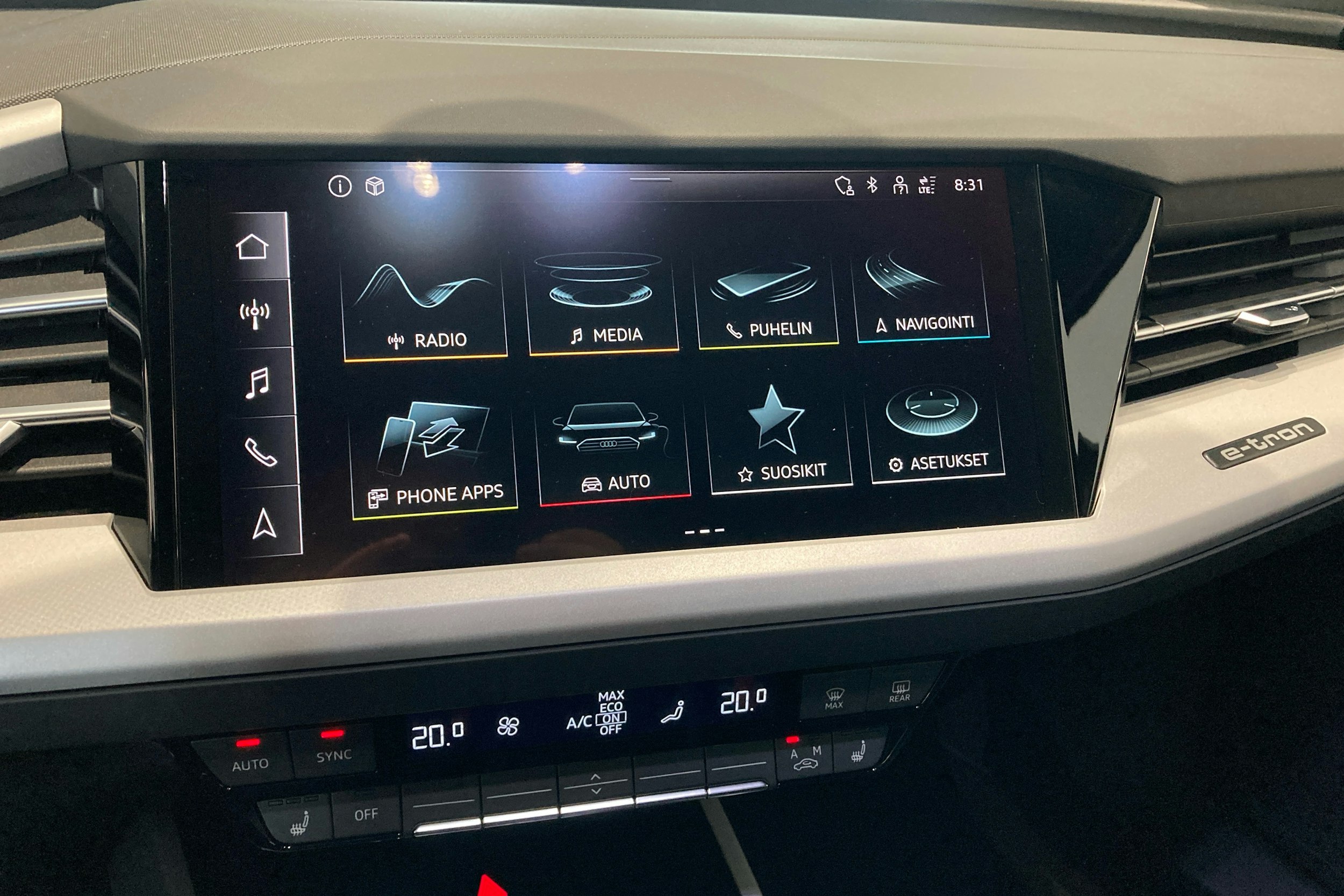 sininen Audi Q4 e-tron 2025 kuva 16.