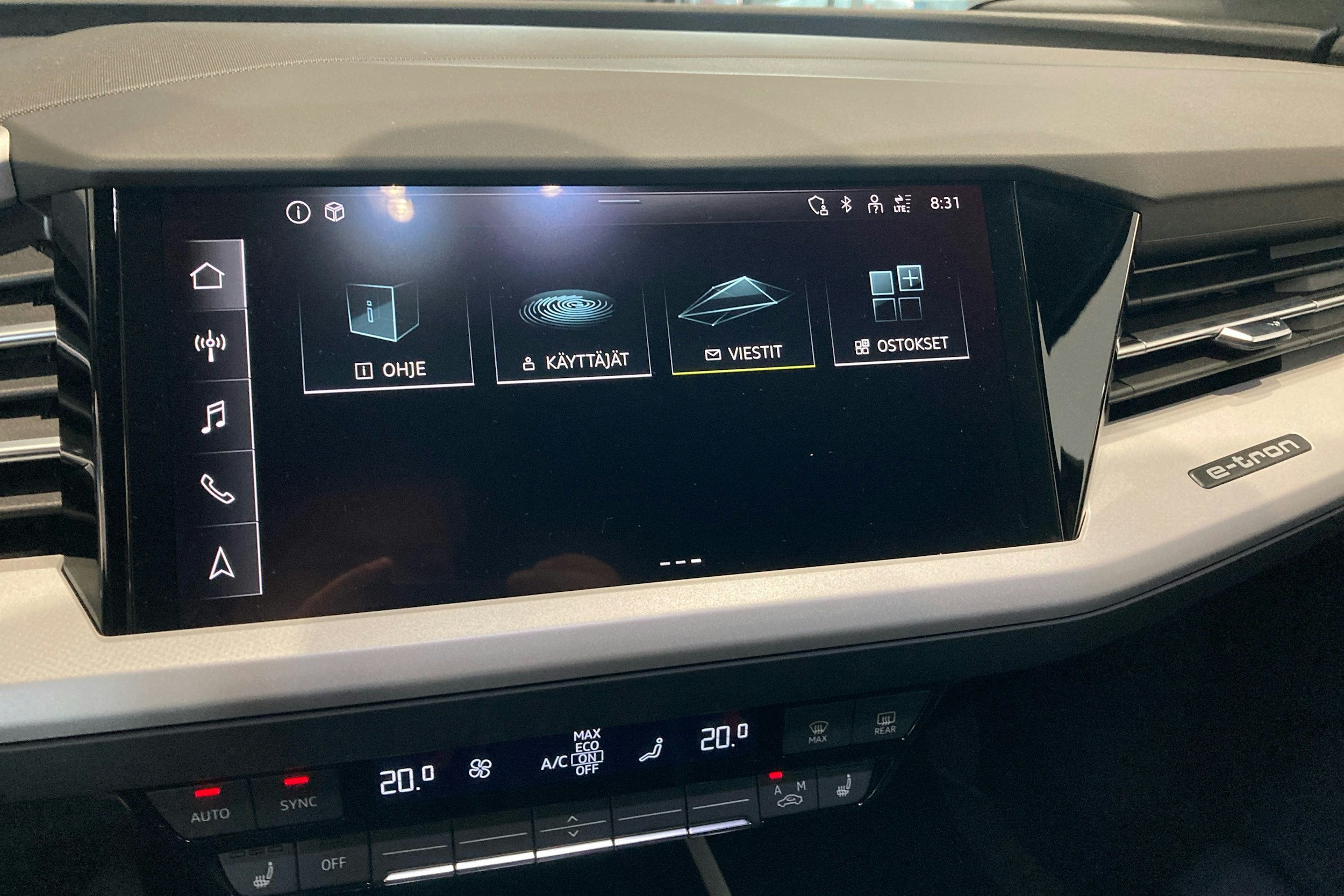 sininen Audi Q4 e-tron 2025 kuva 17.