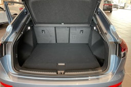 sininen Audi Q4 e-tron 2025 kuva 18.
