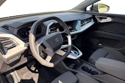 harmaa Audi Q4 e-tron 2025 kuva 6.