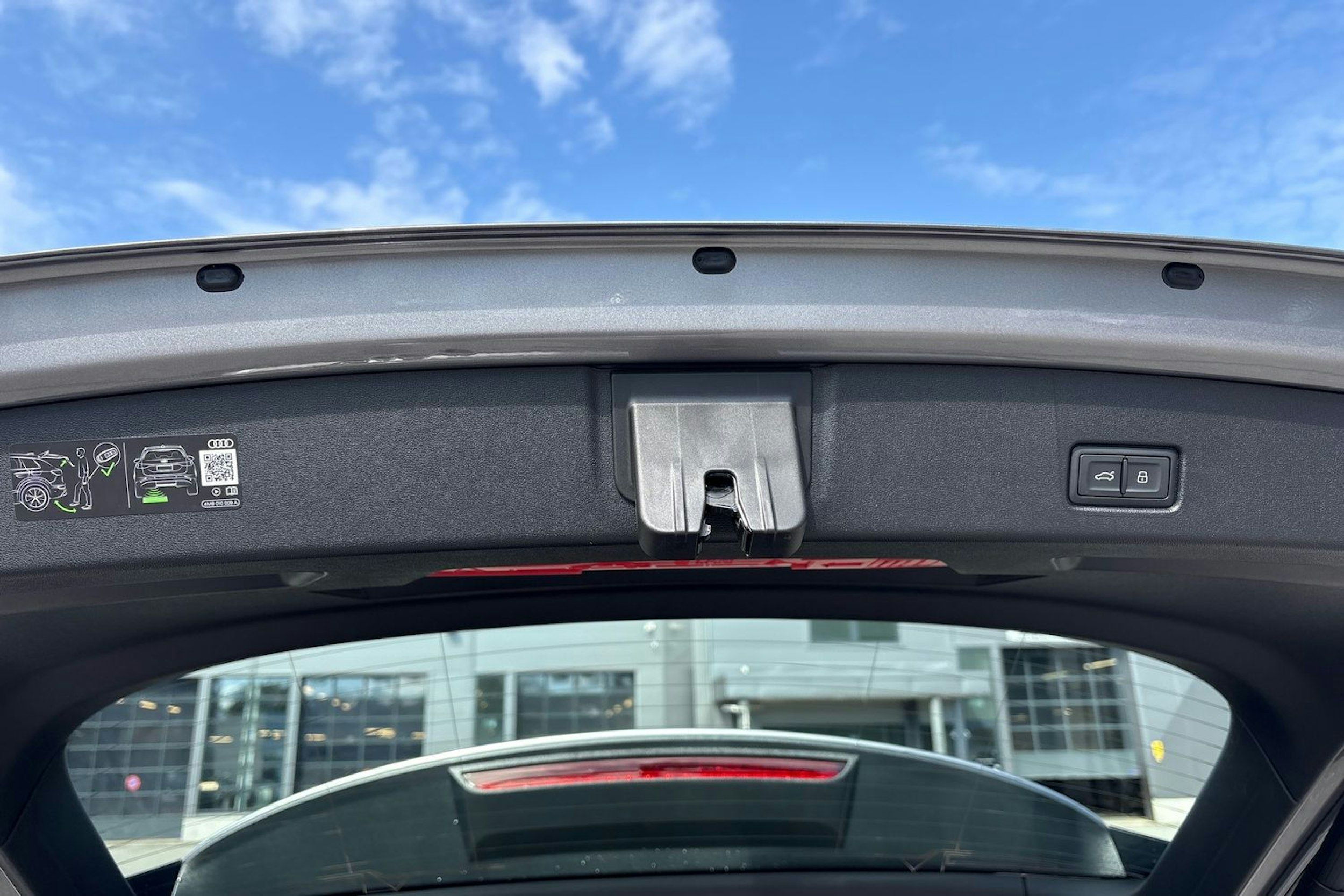 harmaa Audi Q4 e-tron 2025 kuva 13.