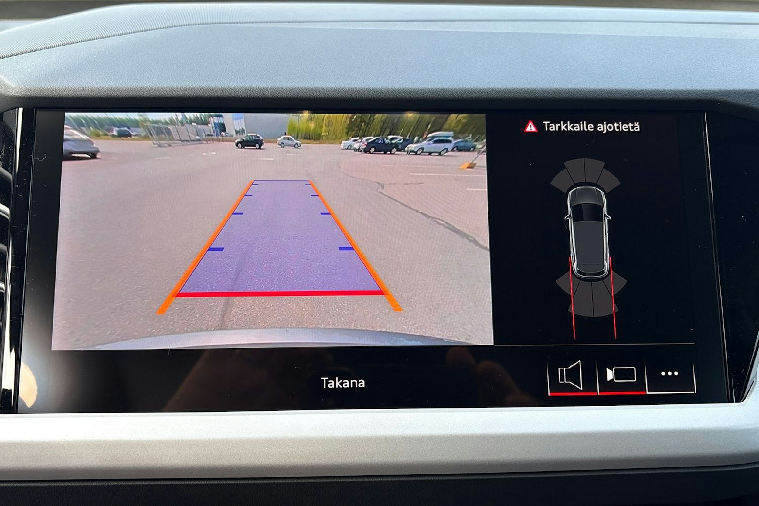 harmaa Audi Q4 e-tron 2025 kuva 14.