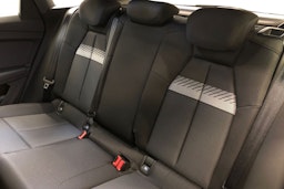 met. sininen Audi Q4 e-tron 2025 kuva 8.