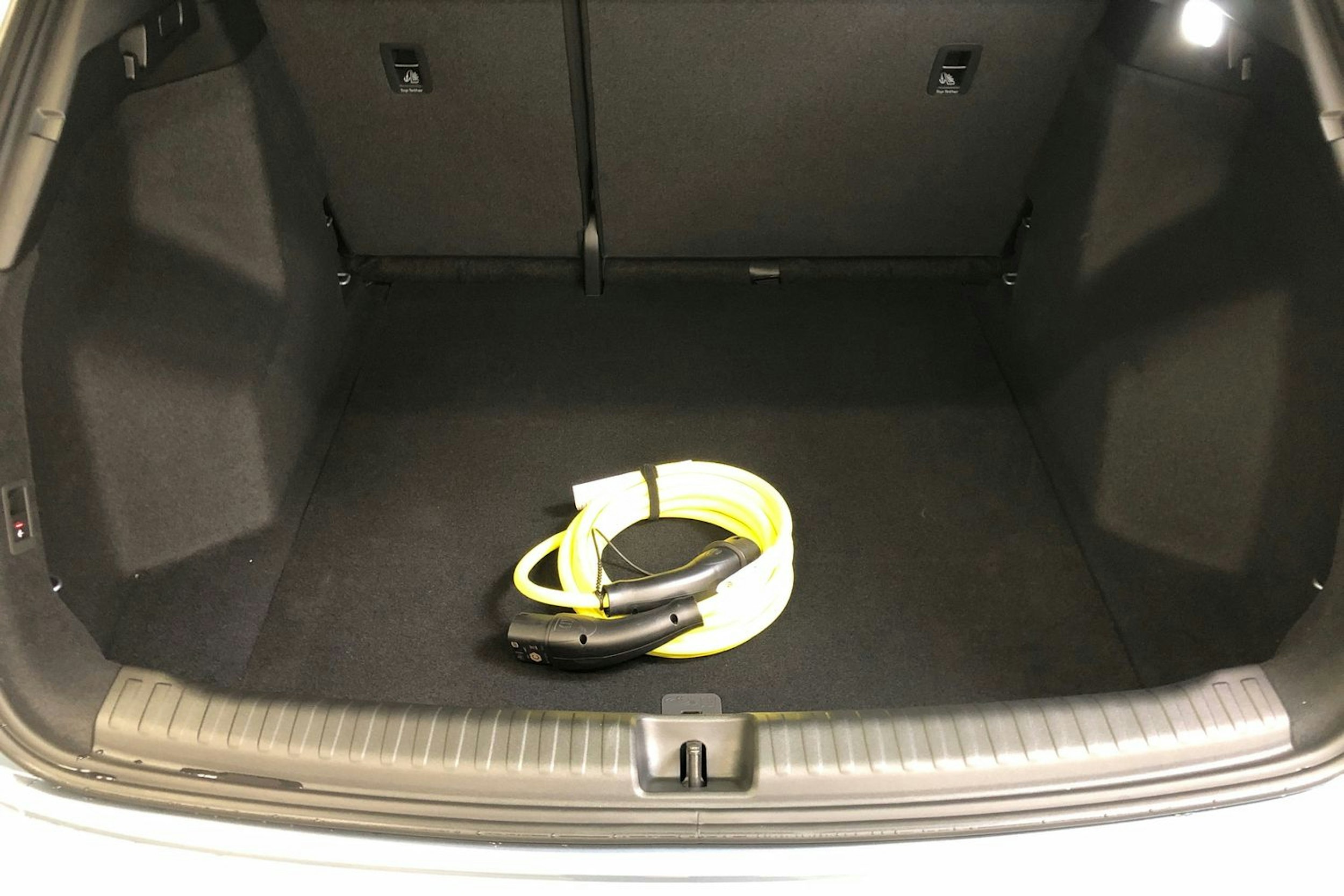 met. sininen Audi Q4 e-tron 2025 kuva 12.