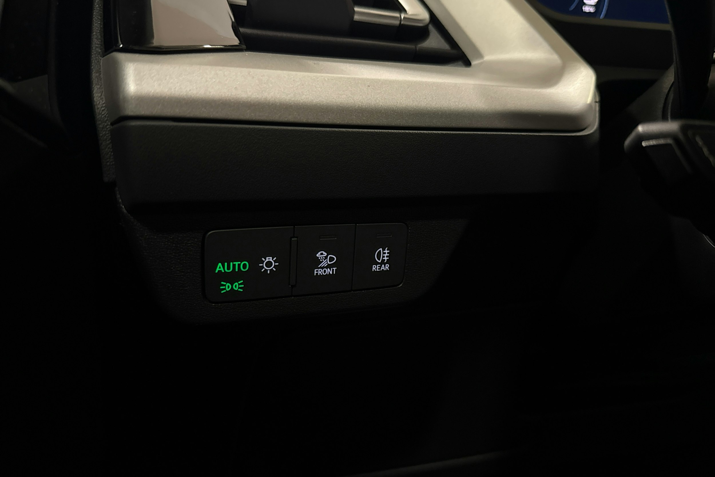 met. harmaa Audi Q4 e-tron 2025 kuva 18.