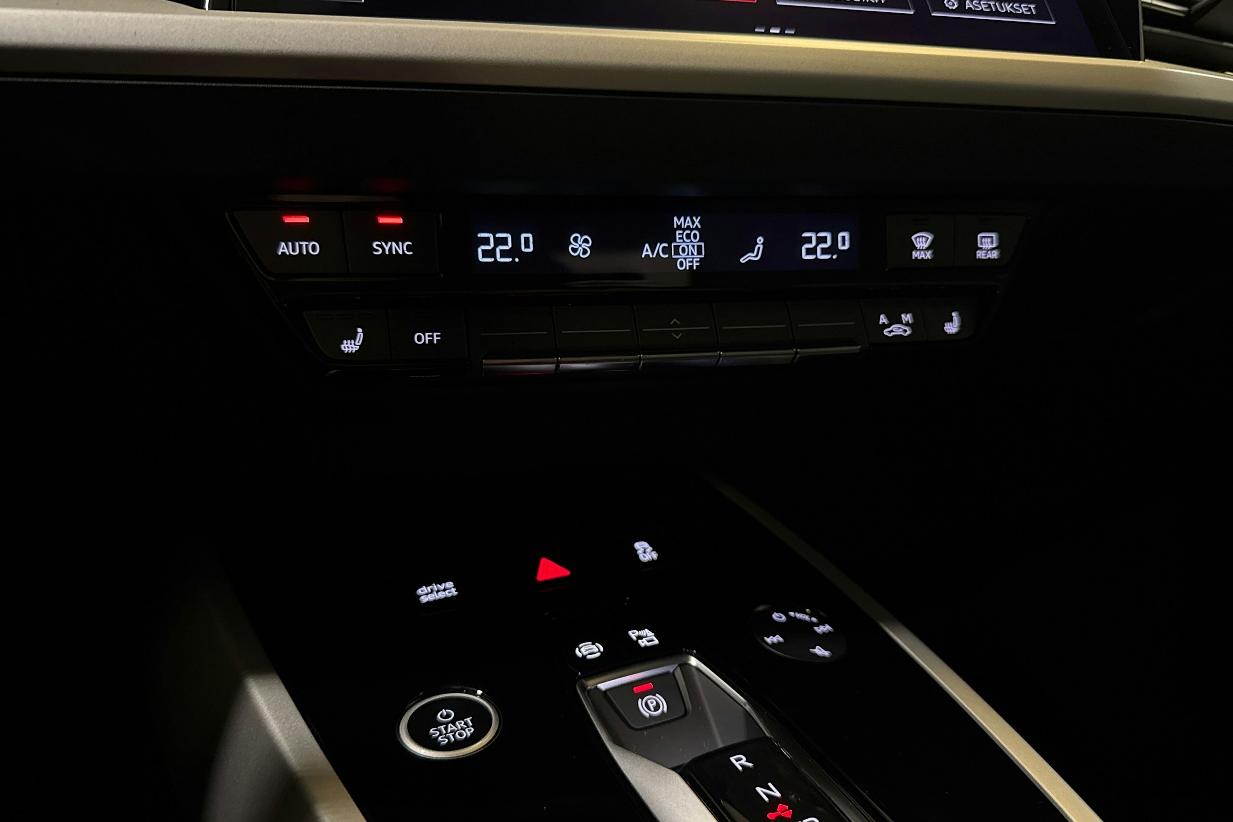 met. harmaa Audi Q4 e-tron 2025 kuva 23.