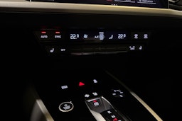 met. harmaa Audi Q4 e-tron 2025 kuva 23.