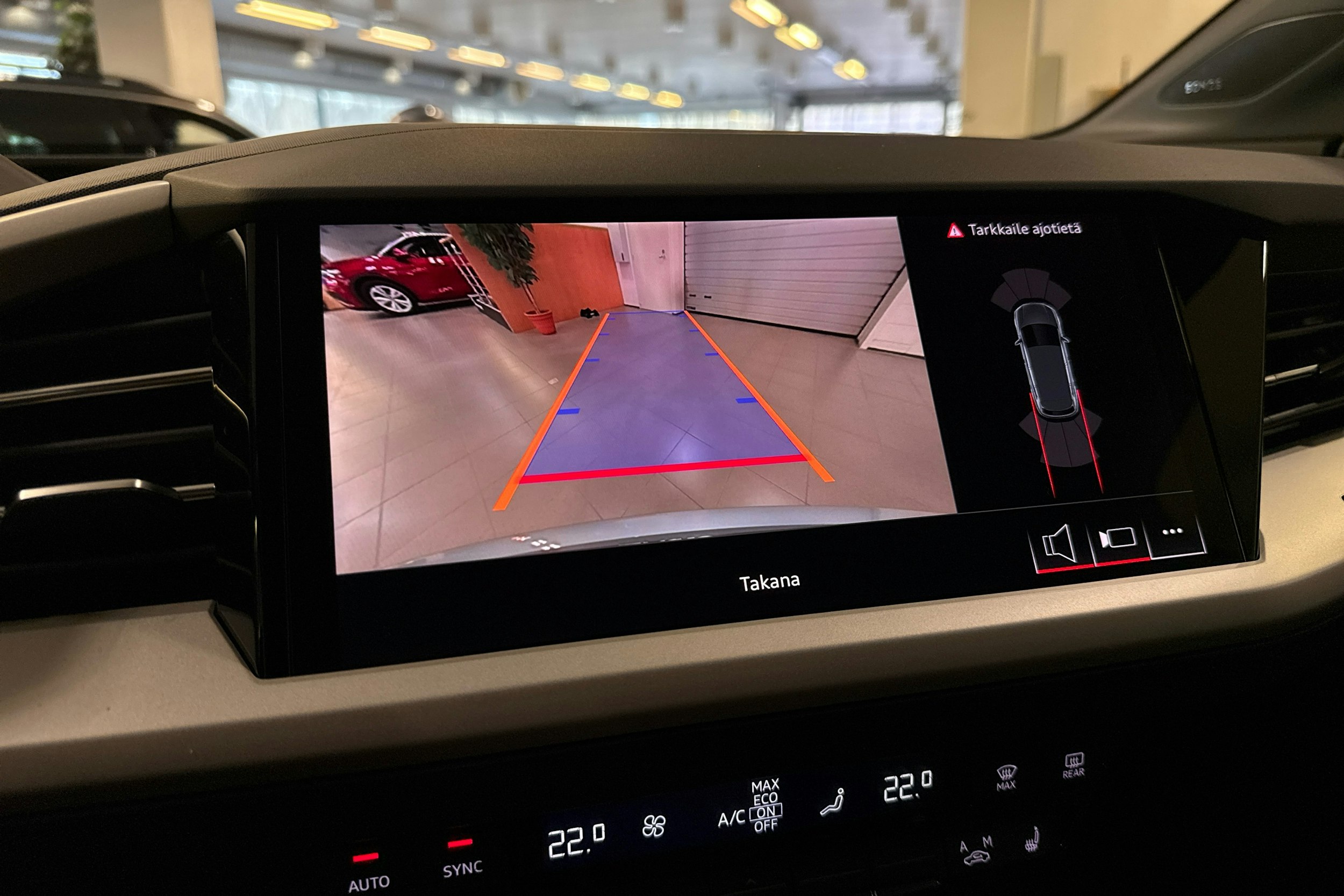 met. harmaa Audi Q4 e-tron 2025 kuva 24.