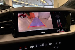 met. harmaa Audi Q4 e-tron 2025 kuva 24.