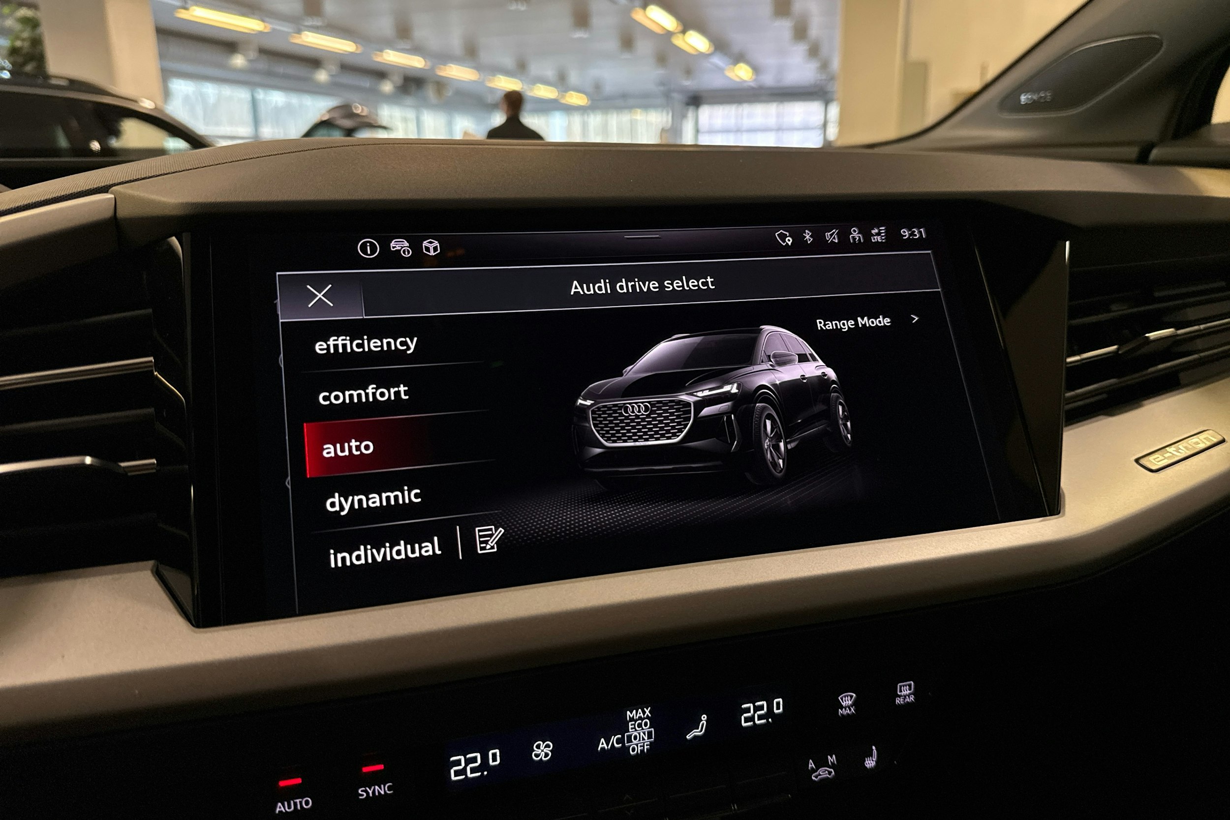 met. harmaa Audi Q4 e-tron 2025 kuva 25.