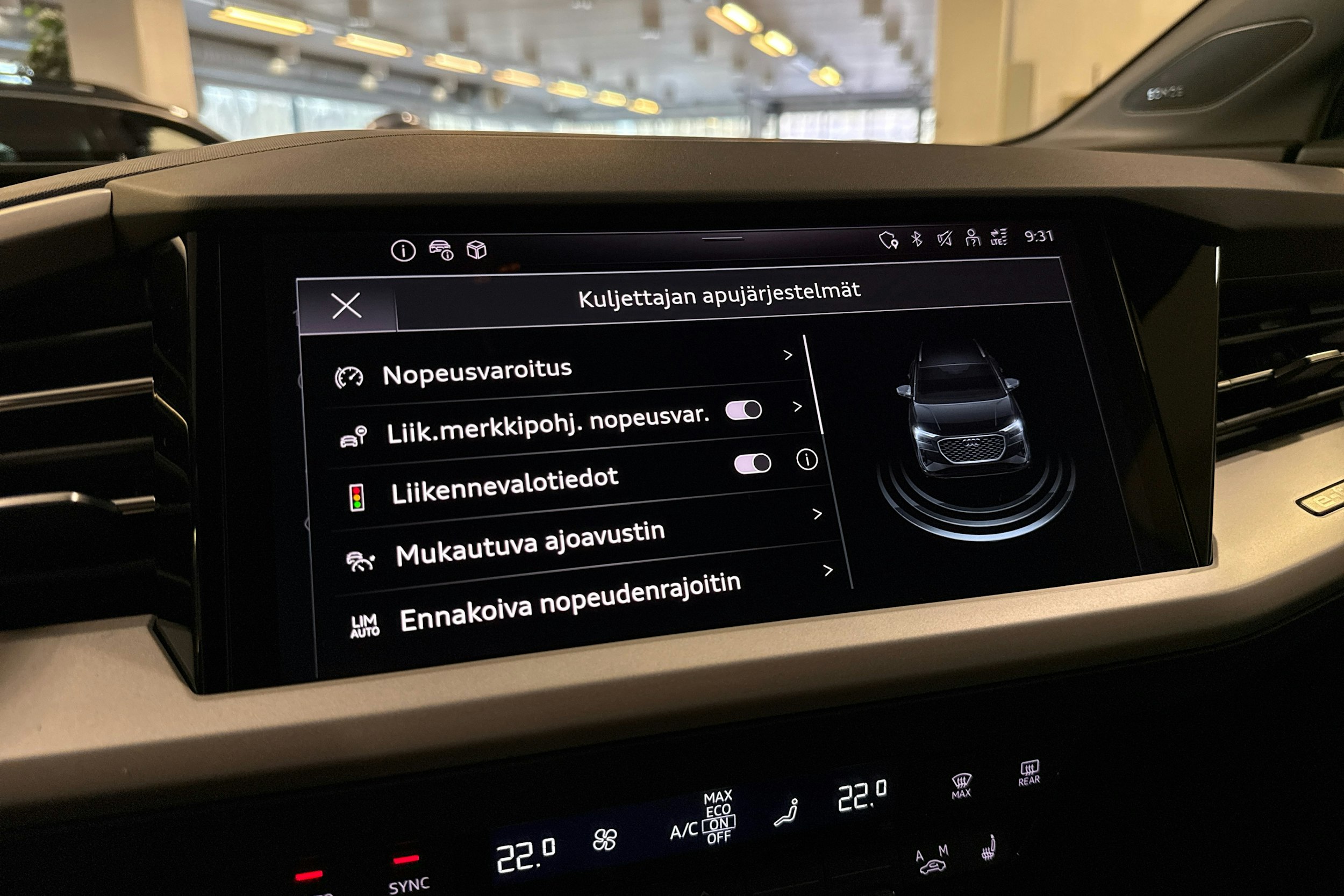 met. harmaa Audi Q4 e-tron 2025 kuva 26.