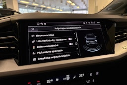 met. harmaa Audi Q4 e-tron 2025 kuva 26.