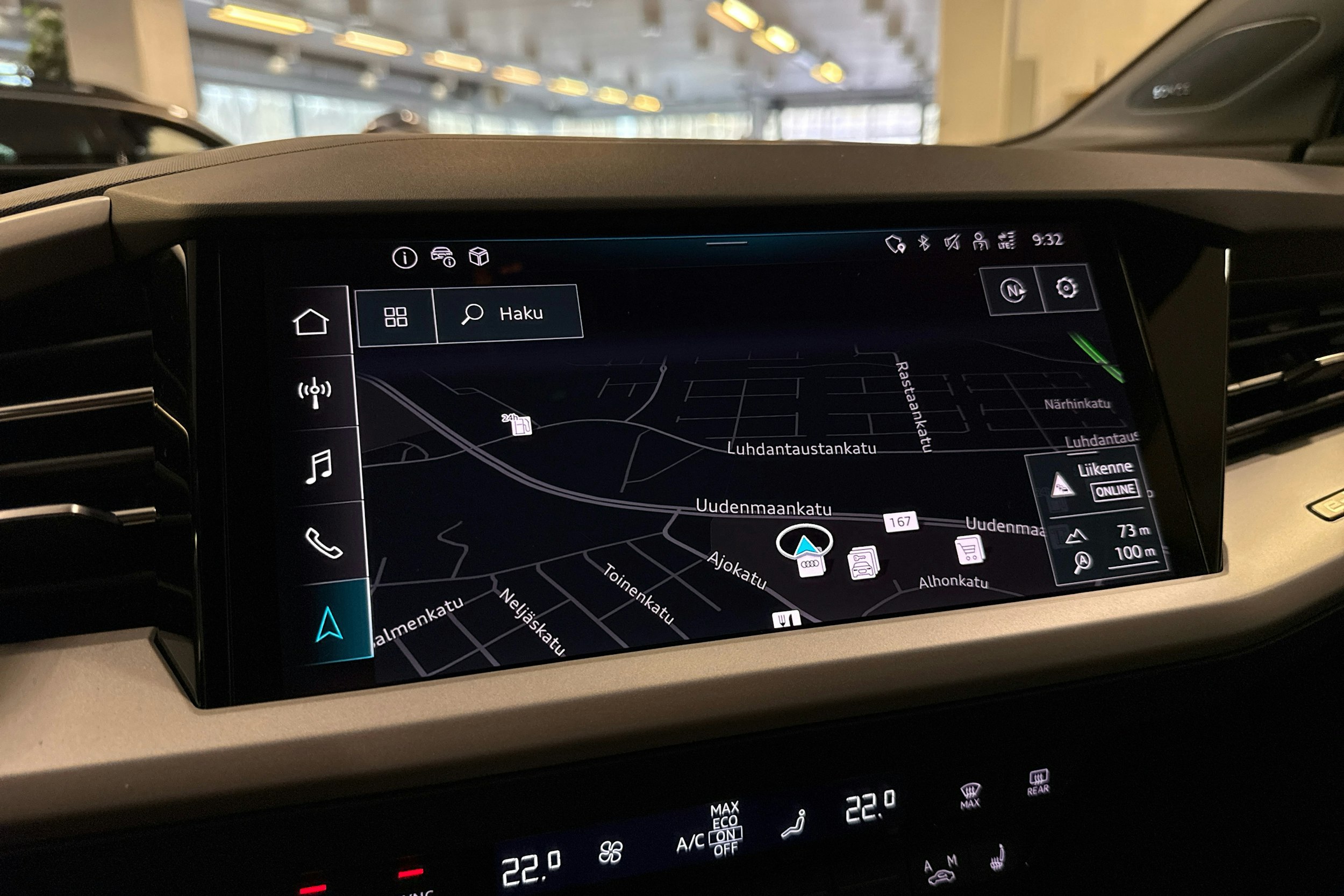 met. harmaa Audi Q4 e-tron 2025 kuva 28.