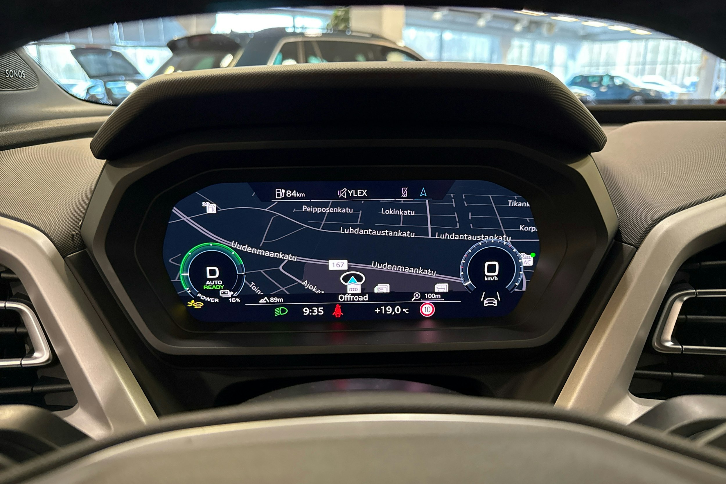 met. harmaa Audi Q4 e-tron 2025 kuva 32.