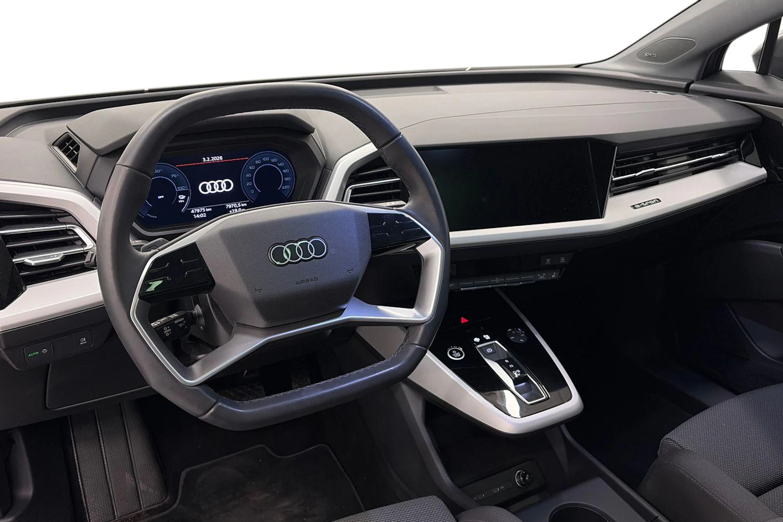 harmaa Audi Q4 e-tron 2025 kuva 6.