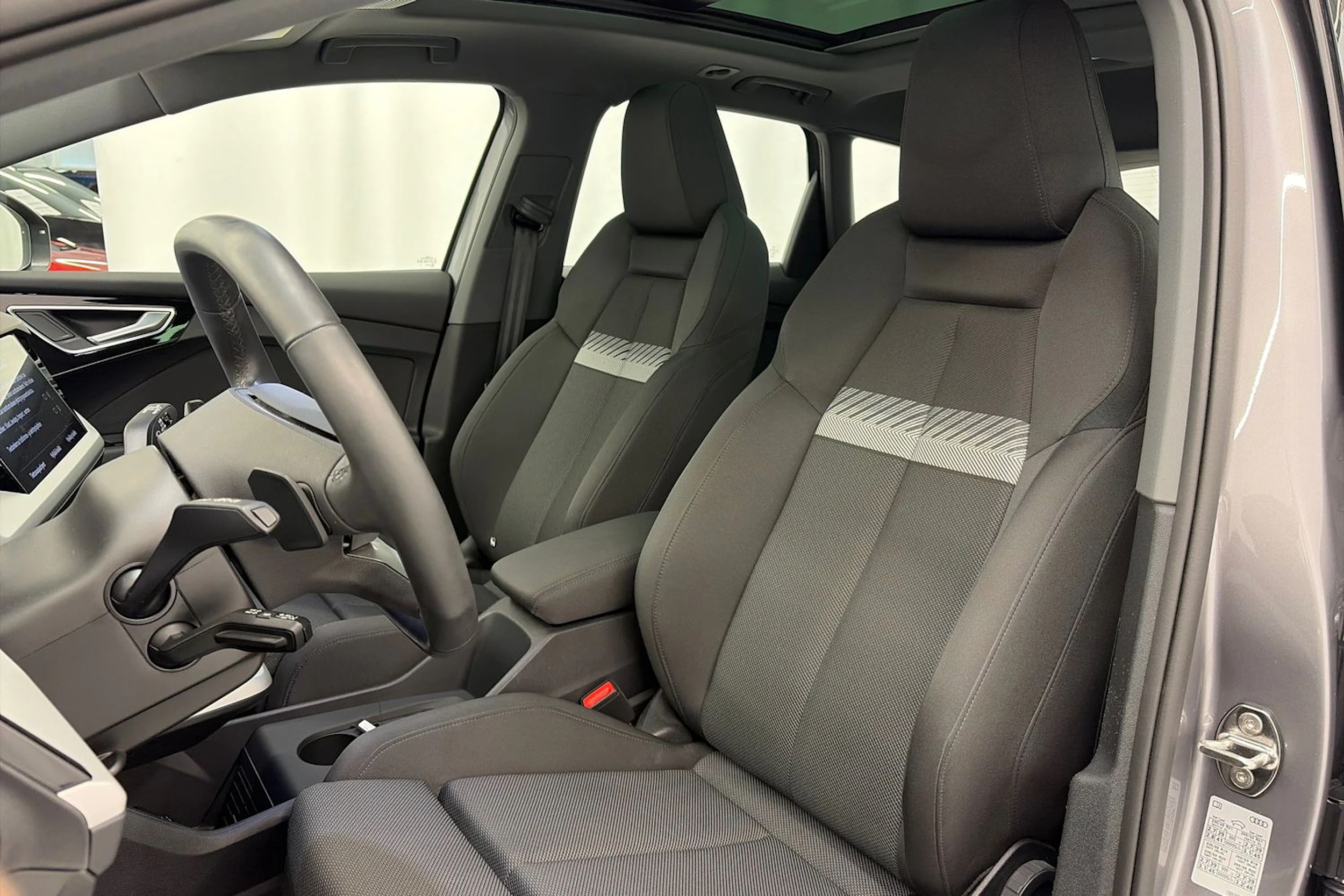 harmaa Audi Q4 e-tron 2025 kuva 13.