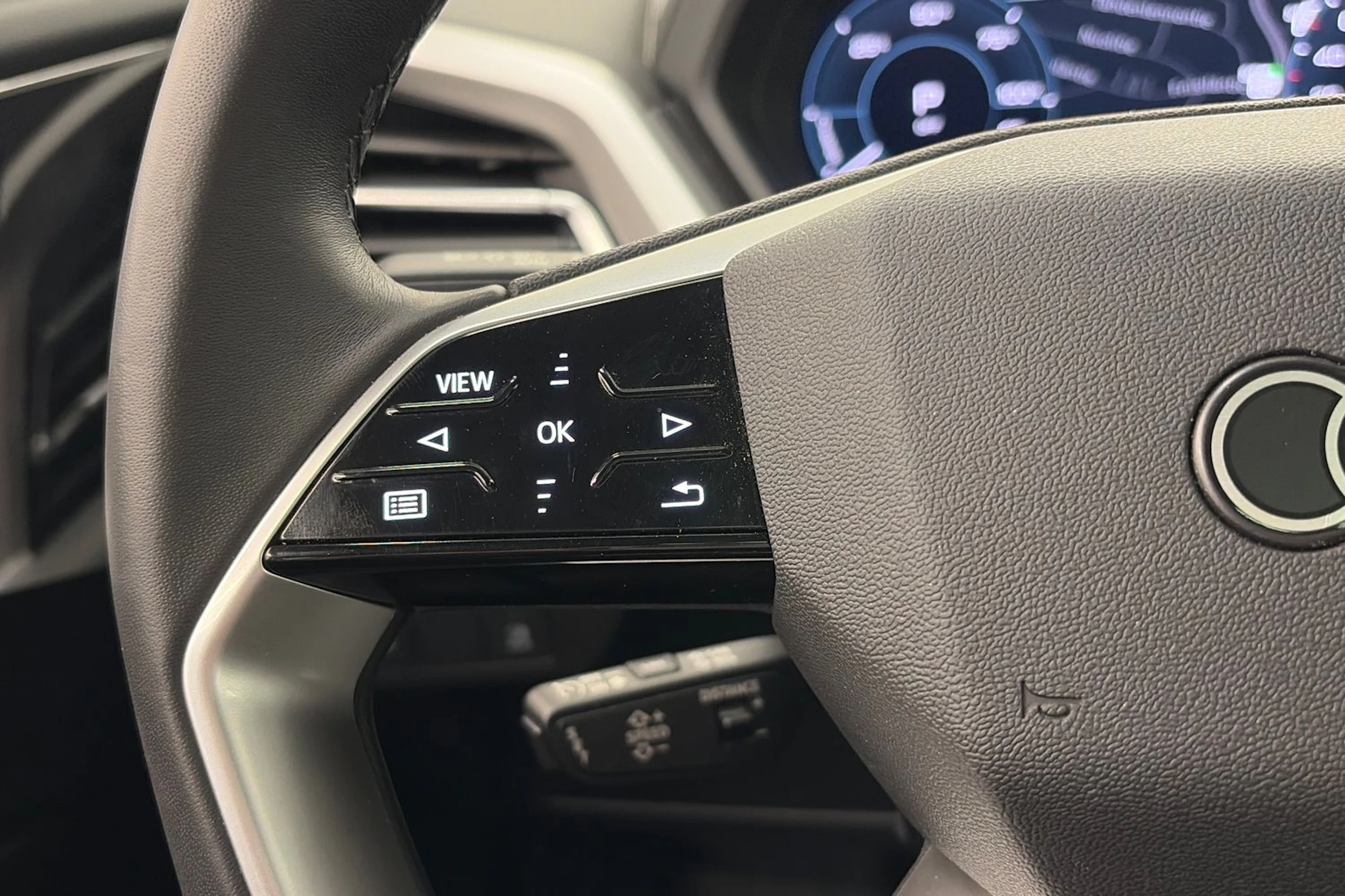 harmaa Audi Q4 e-tron 2025 kuva 15.