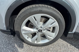 met. harmaa Audi Q4 e-tron 2025 kuva 10.