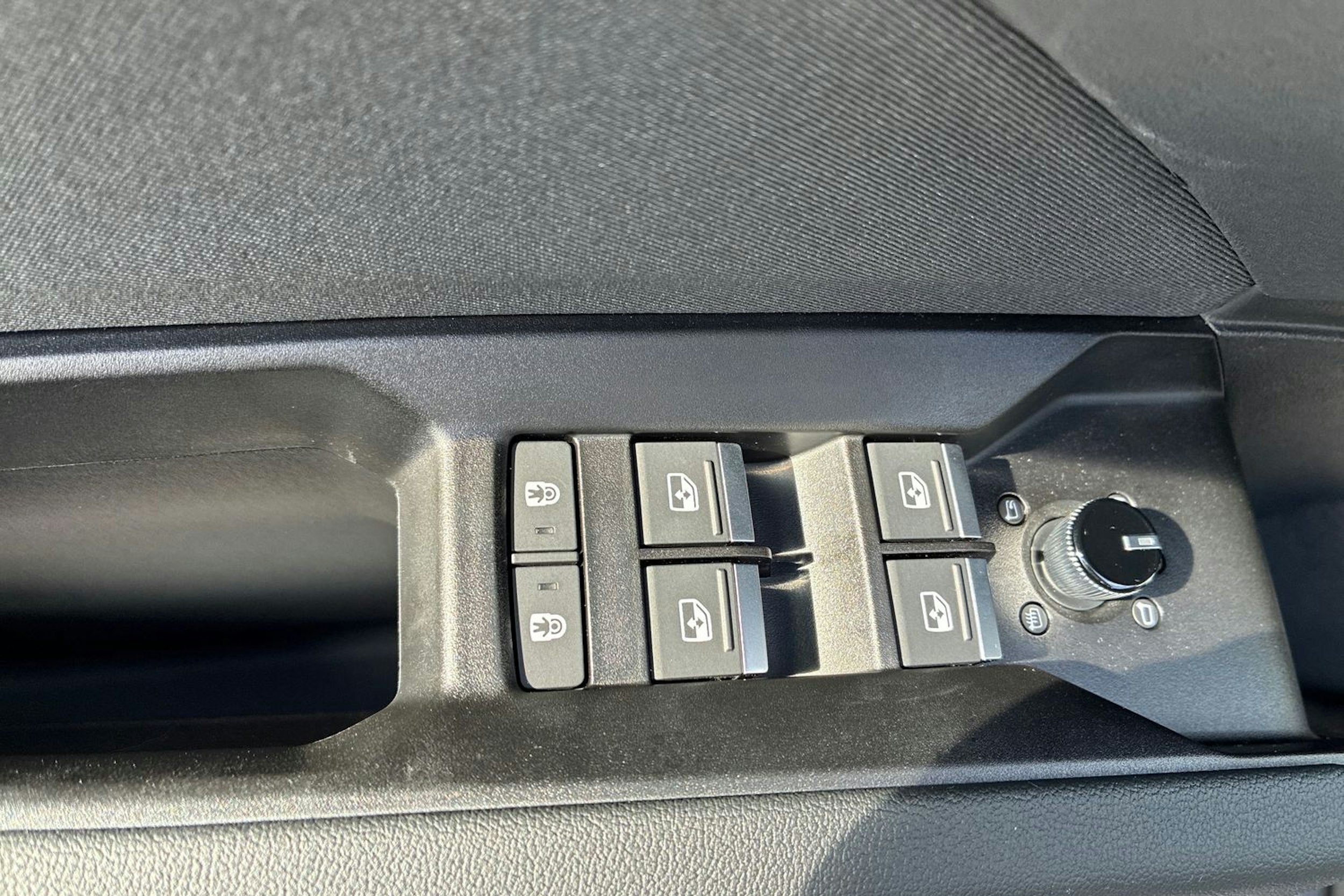 met. harmaa Audi Q4 e-tron 2025 kuva 11.