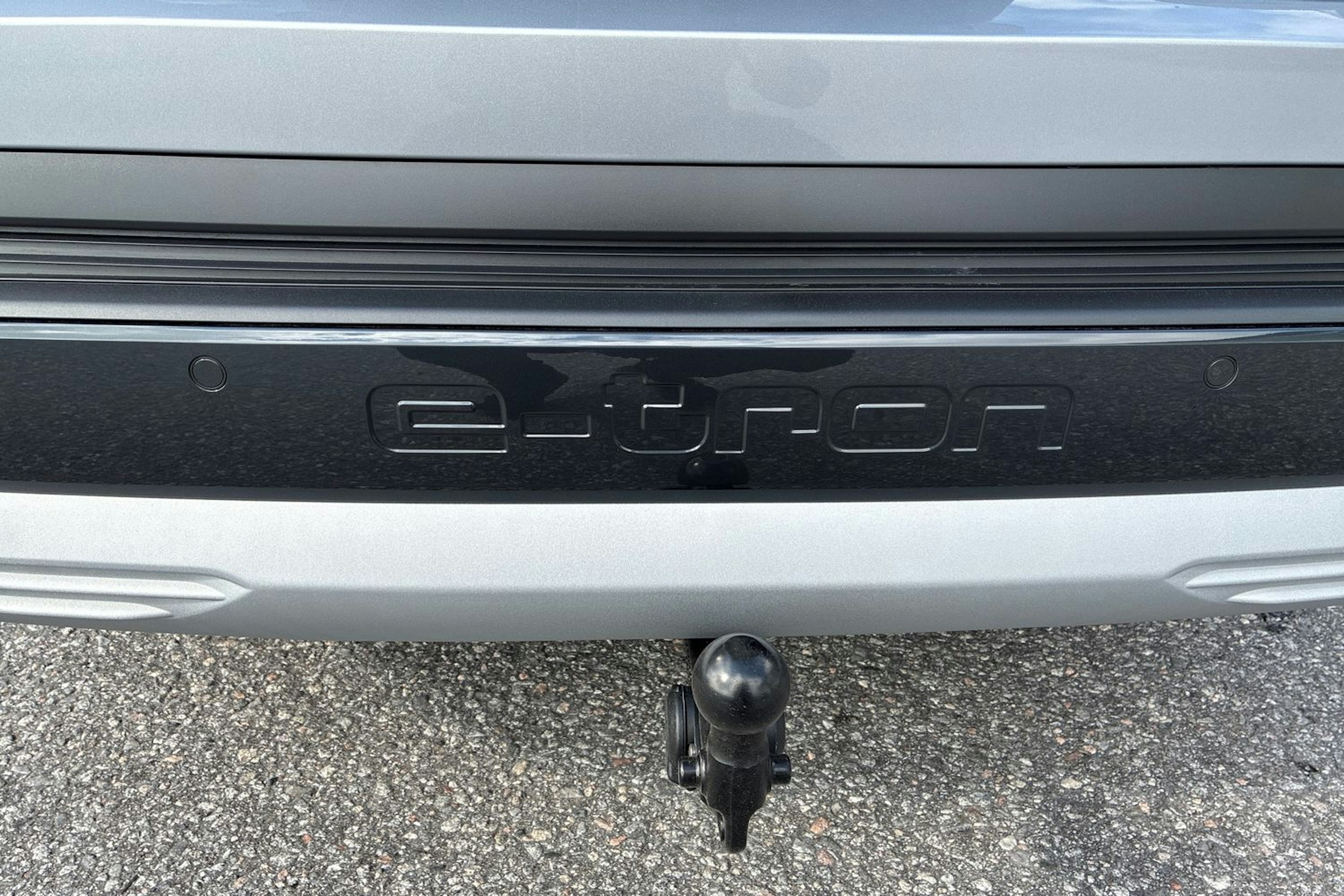 met. harmaa Audi Q4 e-tron 2025 kuva 15.