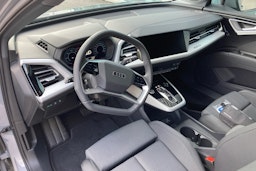 harmaa Audi Q4 e-tron 2025 kuva 6.