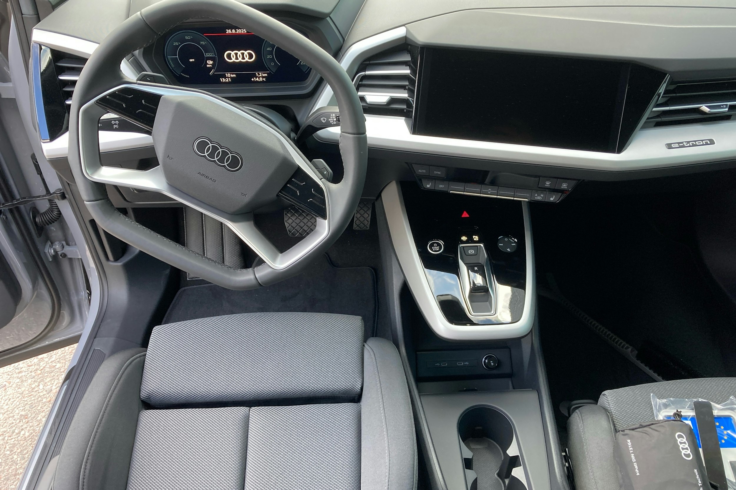 harmaa Audi Q4 e-tron 2025 kuva 7.