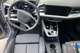 harmaa Audi Q4 e-tron 2025 kuva 7.