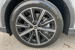 harmaa Audi Q4 e-tron 2025 kuva 9.