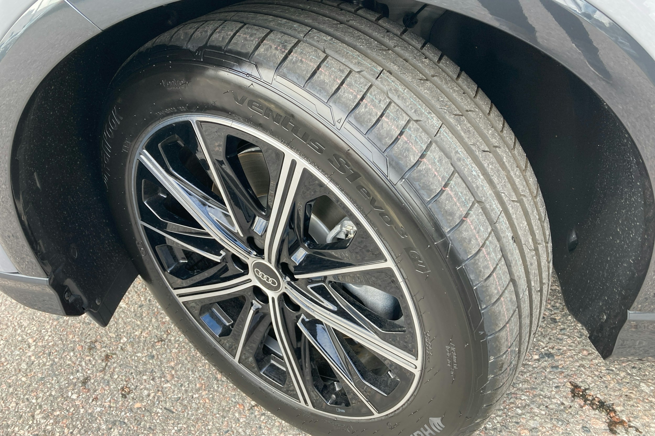 harmaa Audi Q4 e-tron 2025 kuva 10.