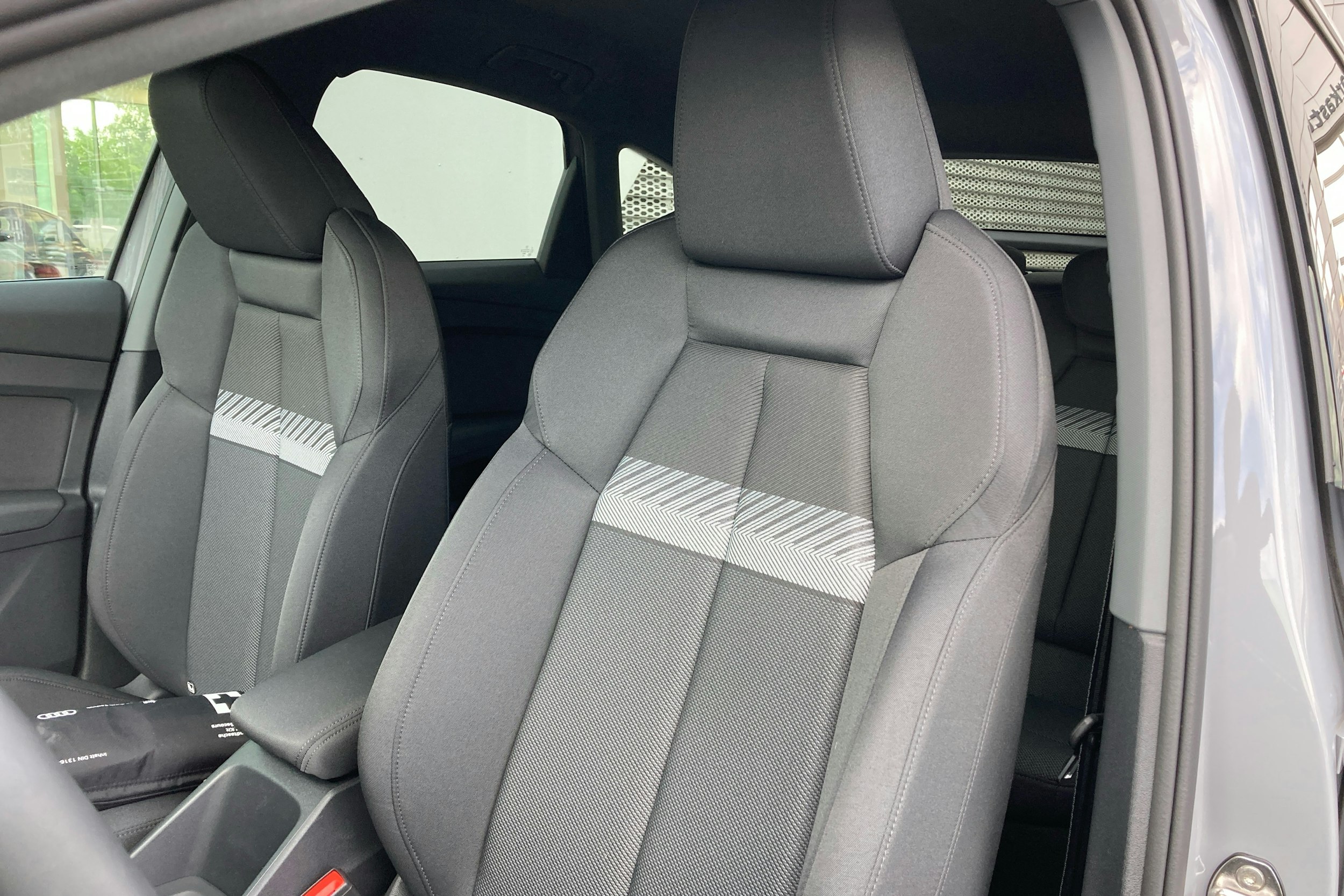 harmaa Audi Q4 e-tron 2025 kuva 11.